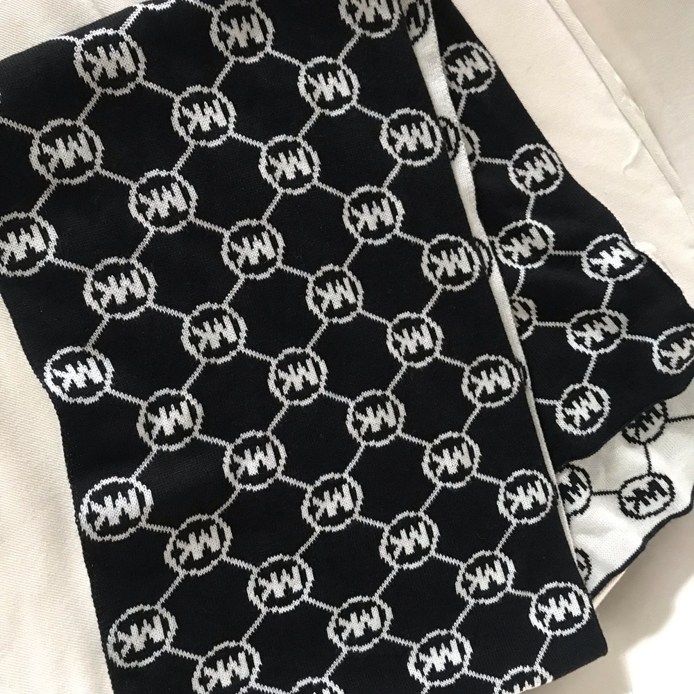 NWT Michael Kors MK scarf
